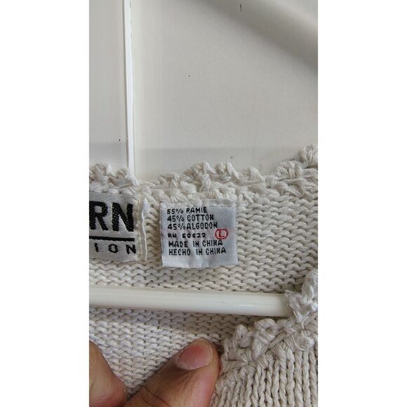 Western Connection Women's Large White Distressed Knit Crop Long Sleeve Top - Picture 4 of 6